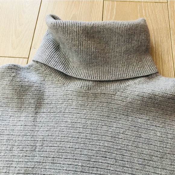 Wilfred Free Naomi 100% Merino Wool Turtleneck Cropped Sweater in Grey Size S - Picture 6 of 13
